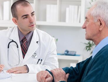 Vyras, turintis prostatito simptomų, pirmiausia turėtų kreiptis į urologą